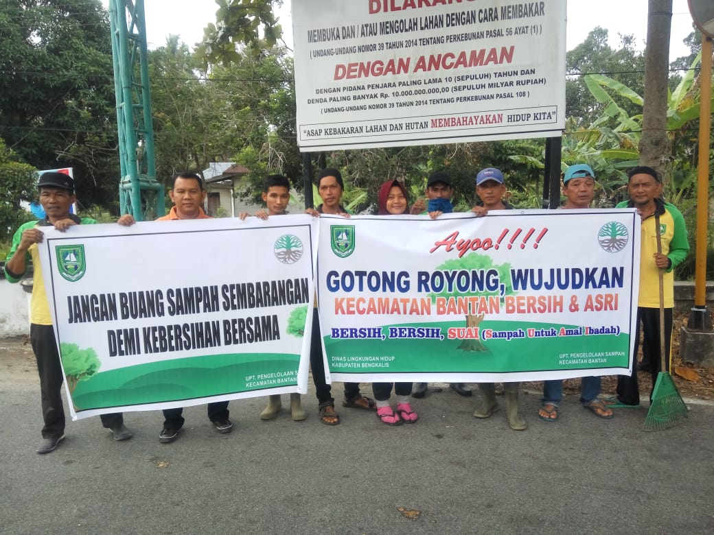 UPT Pengelolaan Sampah Kecamatan Bantan Gotong Royong Bersama dengan Desa Resam Lapis