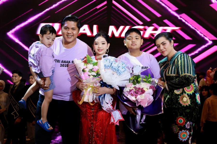 Gloria Rahita Nababan Terima 3 Penghargaan Sekaligus Dalam Ajang Putri Remaja & Anak Riau 2025