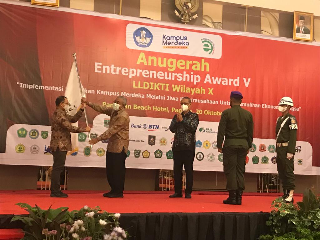 Diserahkan LLDIKTI Wilayah X, Unilak Tuan Rumah Enterpreneurship Award VI 2022