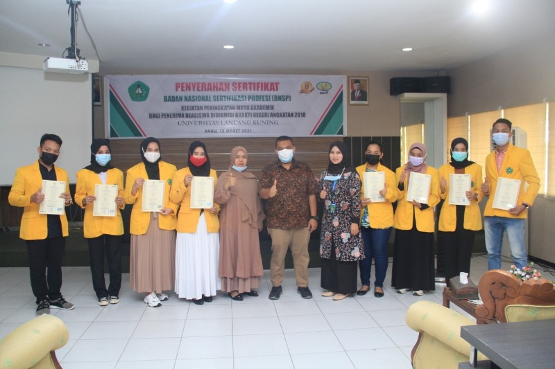 Terima Serfitikat BNSP, Kompetensi Mahasiswa Unilak Semakin Diakui
