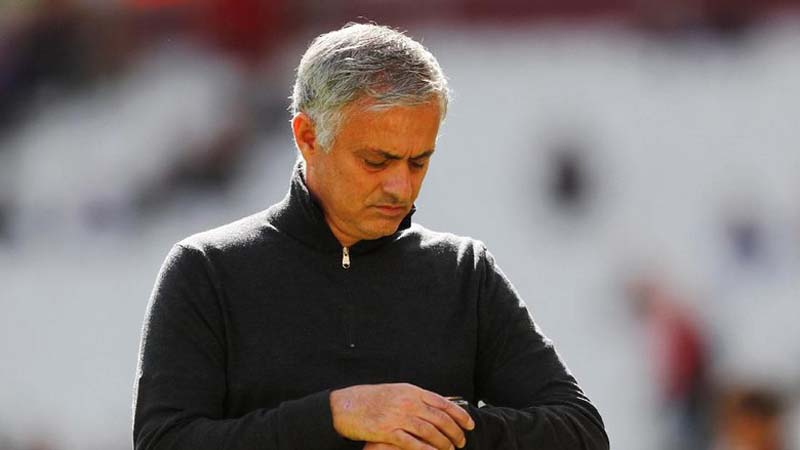 Manajemen MU Segera Bahas Masa Depan Mourinho