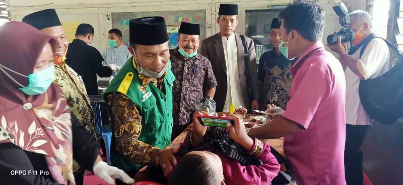 Baznas Gelar Khitanan Massal Gratis di Desa Deluk