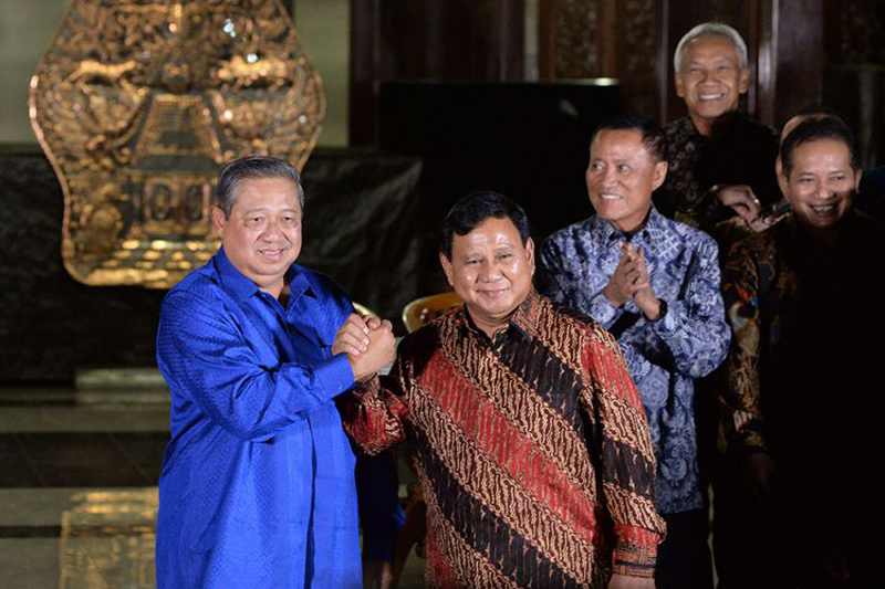 Keluar dari Rumah SBY, Prabowo: Kita Musyawarah Terus
