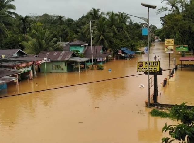Kepungan Banjir, Warga Riau Diminta Perhatikan Kondisi Cuaca Jika Hendak ke Luar Kota