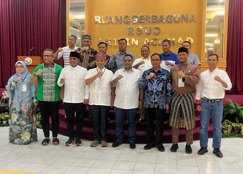 Cabup dan Cawabup Asmar_Muzamil Menyelesaikan Pemeriksaan Kesehatan di RSUD Arifin Ahmad