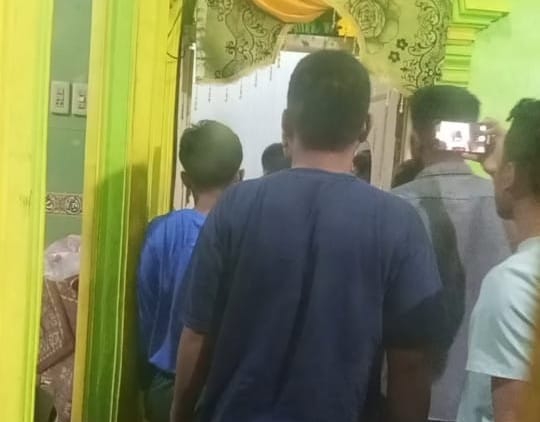 Viral, Masyarakat Jalan Sei Buaya Bagan Batu Rohil Grebek diduga Pelaku Gay