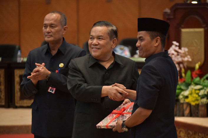 Hasil Pansus LKPJ 2024 Diserahkan, DPRD Riau Minta Prioritaskan Jalan Rusak dan Tunda Bayar