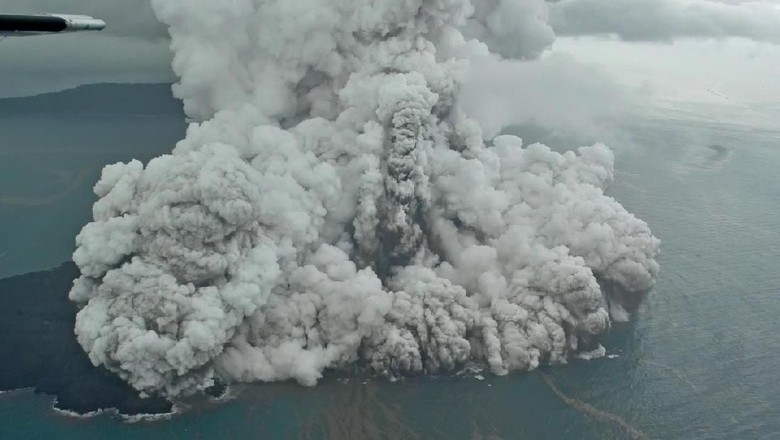 BNPB: Gunung Anak Krakatau Tambah Tinggi 4-6 Meter Per Tahun