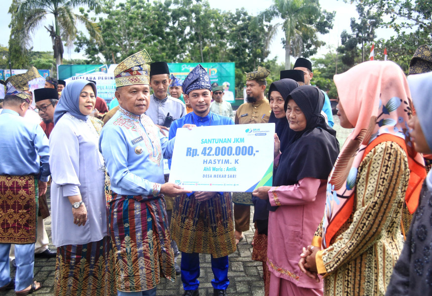 Plt. Bupati Asmar Pimpin Apel Peringatan Hari Jadi Kabupaten Kepulauan Meranti Ke-15 Tahun 2023
