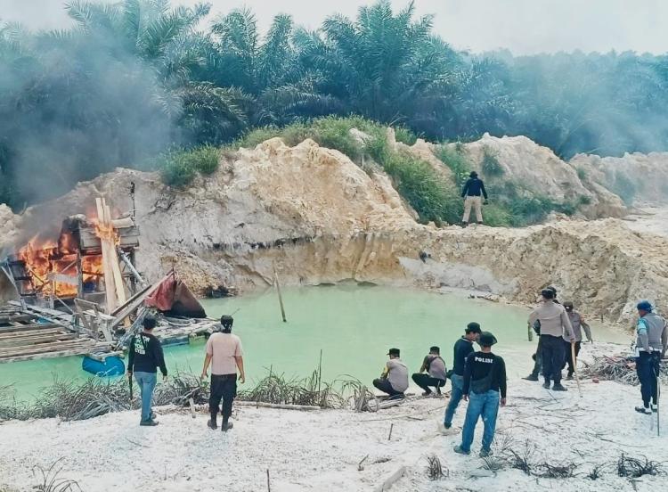 PETI di Kuantan Singingi: Mengapa Mesin Dibakar, Tambang Emas Ilegal Tetap Beroperasi?