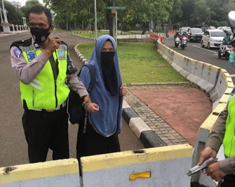 Perempuan Bercadar Bersenjata Ditangkap Saat Coba Terobos Istana Presiden, Ini Kronologinya