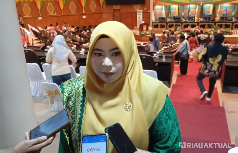 Siti Aisyah Adik Gubernur Riau Terpilih Abdul Wahid Resmi Dilantik Jadi Anggota DPRD Riau