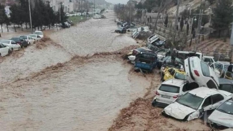 Banjir Bandang Terjang Iran, 19 Orang Tewas dan 119 Luka-luka