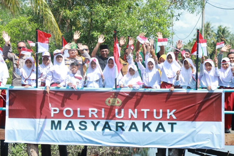 Jembatan Merah Putih Presisi Diresmikan, Akses Siswa SDN 18 Semulut Kini Lebih Aman