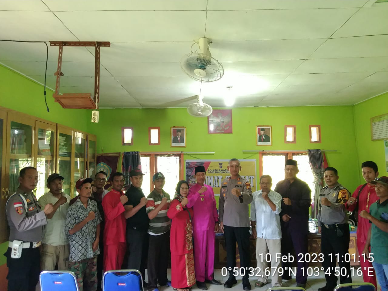 Jum'at Curhat Kapolsek Rangsang Nyambangi Kantor Desa Tanjung Samak