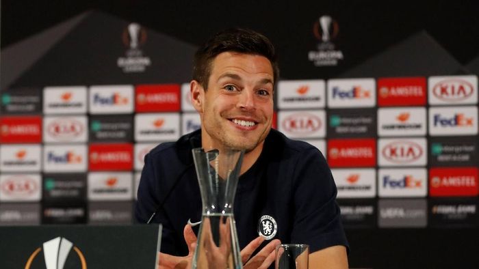 Azpilicueta Tak Sepakat Tekanan untuk Chelsea Lebih Kecil
