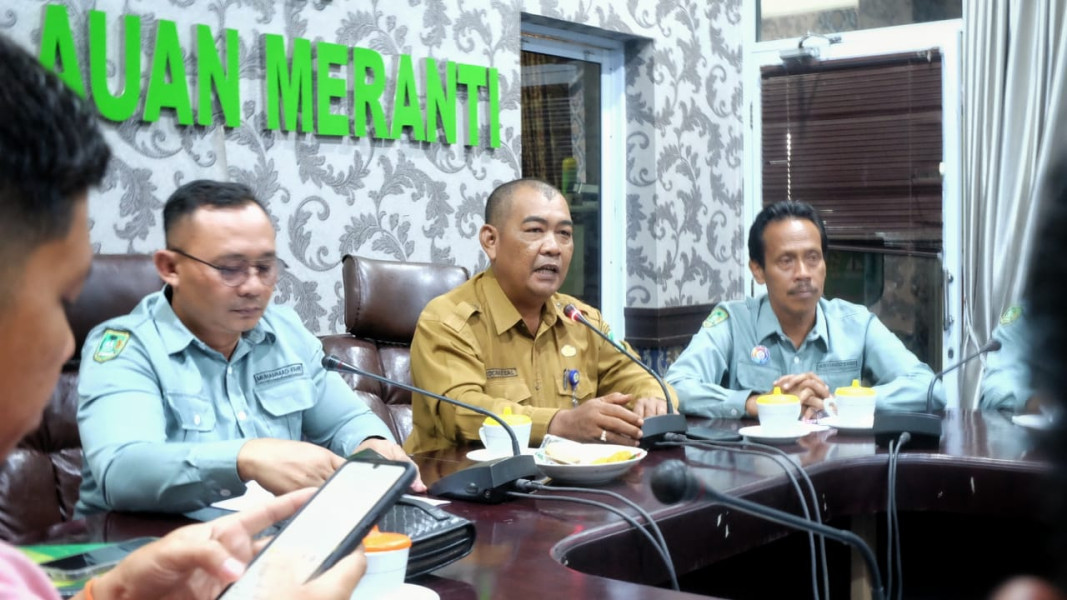 Pemkab Kepulauan Meranti Gelar Konpers Terkait Penghentian Program Berobat Gratis Menggunakan KTP