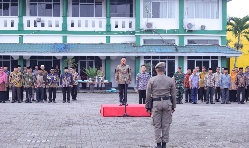 Sambut Bulan Suci Ramadhan, Plt. Bupati Kabupaten Kepulauan Meranti AKBP (Purn) H. Asmar Pimpin Apel