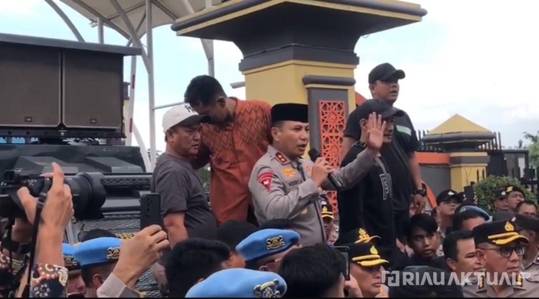 Ratusan Driver Ojol Gelar Aksi Damai di Polda Riau