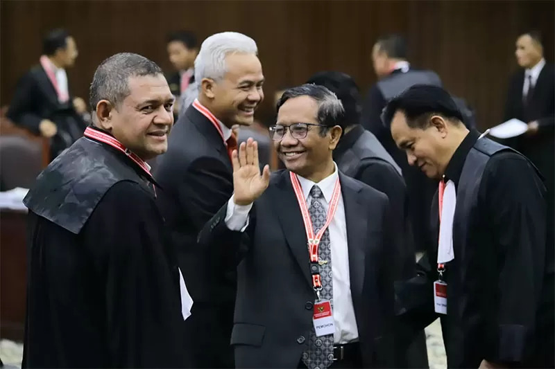 Suara Golkar Naik dan Presiden Menang, Mahfud: Kenapa Airlangga Dilengserkan?