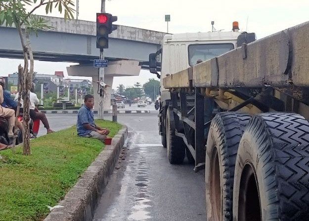 Pengemis di Lampu Merah Pekanbaru Raup Omzet Rp18 Juta per Bulan