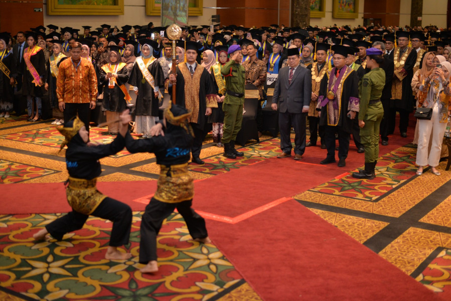 Ragam Budaya Indonesia Tersaji di Wisuda Unilak 67, Dari Kompang, Tor Tor, Pencak Silat dan Randai
