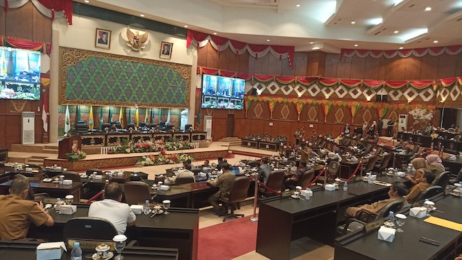 Parisman Ihwan Berulang Kali Salah Sebut Saat Paripurna, Naskah Sidang Keliru?