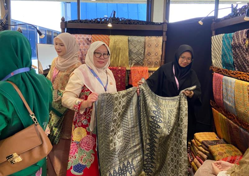 Rakernas di Jakarta, Ketua Dekranasda Bengkalis Siap Motivasi Perajin Lokal