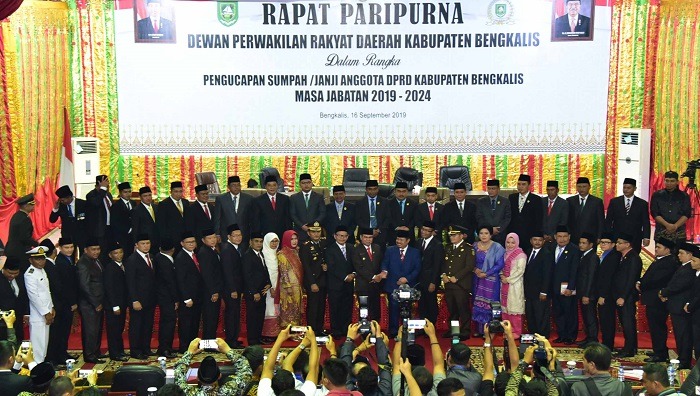 Sah Dilantik 45 Anggota DPRD, Khairul Umam Jabat Ketua DPRD Bengkalis Sementara