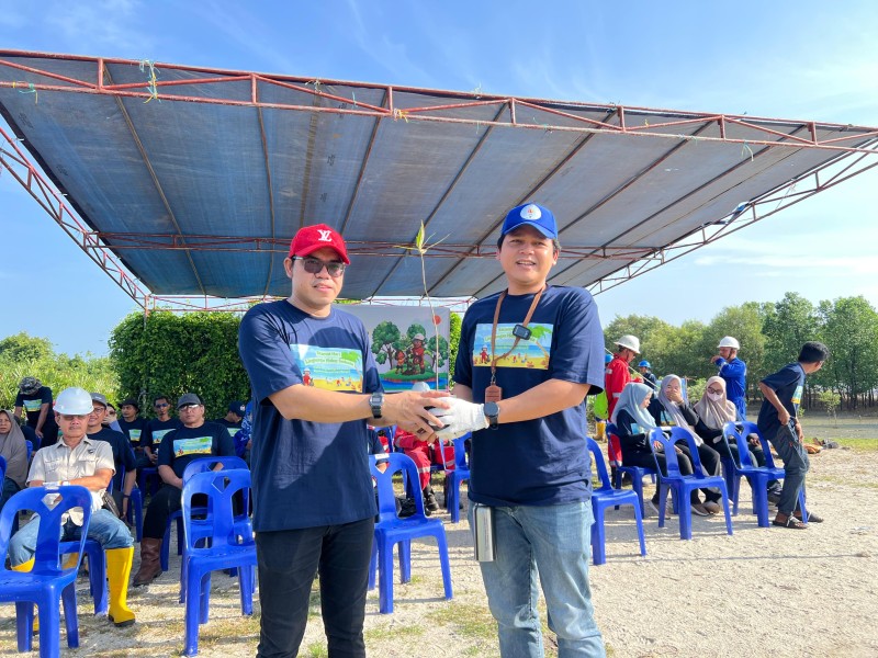 Sempena Hari Lingkungan Hidup, PT. ITA Kembali Tanam Mangrove dan Bersih Pantai