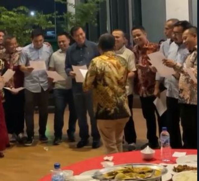 Kumpul di Batam, Firdaus Nyanyi Kemesraan dengan Sejumlah Pejabat dan Anggota DPRD Pekanbaru