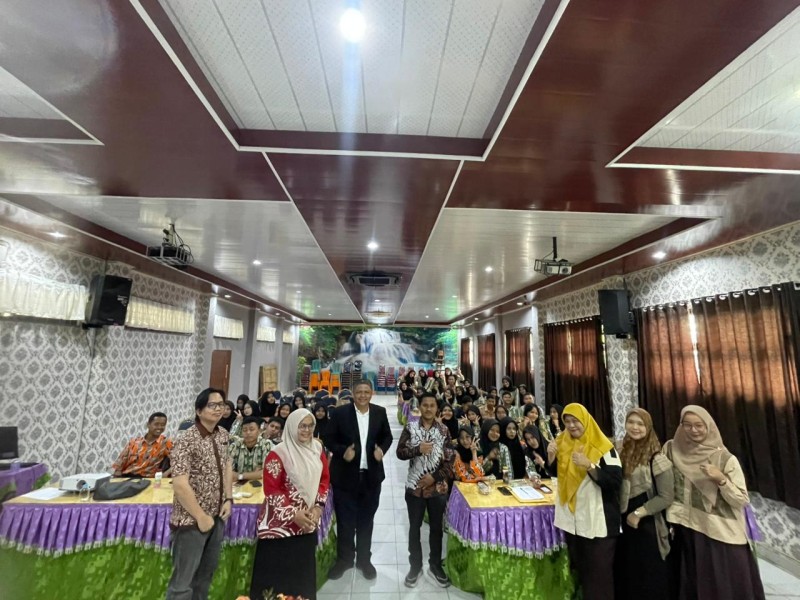 Dosen FH Unilak Sosialisasikan Bahaya Judi Online Kepada Siswa SMKN 7 Pekanbaru