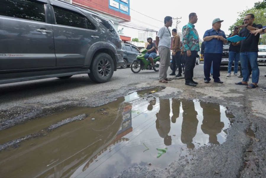 Pj Gubri Cek Jalan Rusak di Pekanbaru, Ini Target Perbaikannya