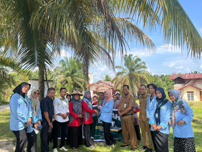 Mahasiswa Kukerta MBKM UNRI 2024, Bagikan  1.100 Bibit Pohon Guna Mitigasi Bencana