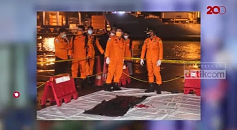 Penyelam Kopaska Temukan Life Vest-Pecahan Sriwijaya Air