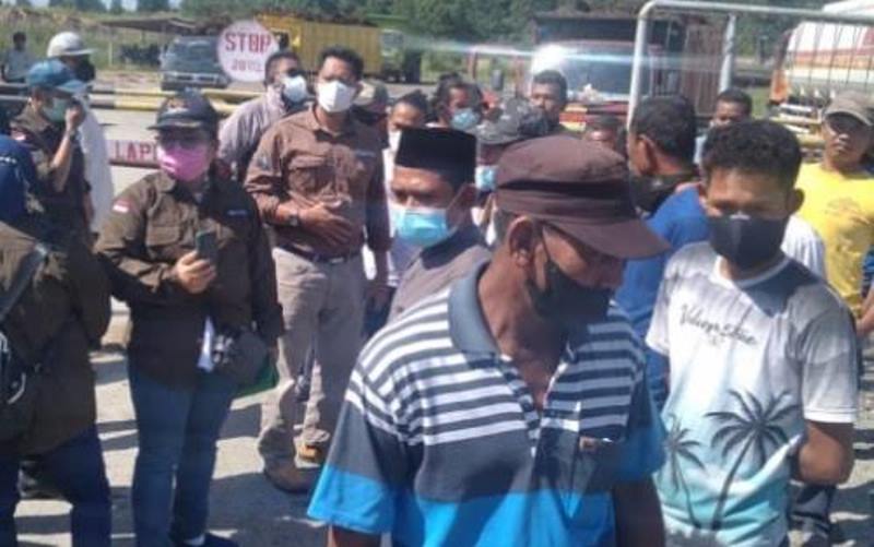 Penyegelan PKS PT SIPP Diwarnai Penolakan Sejumlah Warga