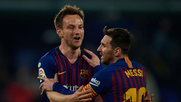 Dianggap Ejek Messi, Rakitic Menuju Pintu Keluar Camp Nou?