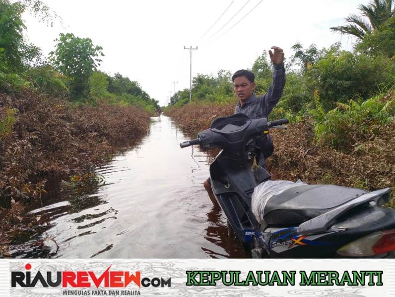 Akibat Hujan dan Parit Kotor Jalan Penghubung Ke Dusun 3 Tanjung Baru Tergenanggi Air