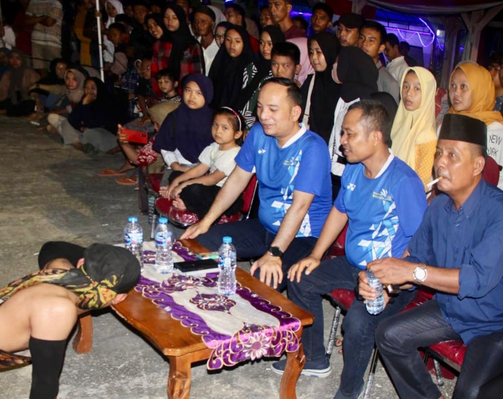 Warga Bisa Nonton Bareng Seni Jaran Kepang Bersama Wabup dan Kapolres di Selatbaru