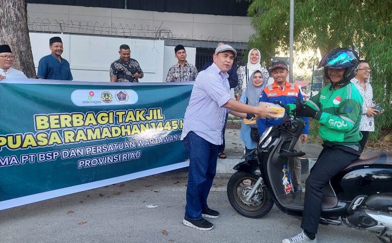 Bersama PT BSP, PWI Riau Berbagi Makanan Berbuka Puasa