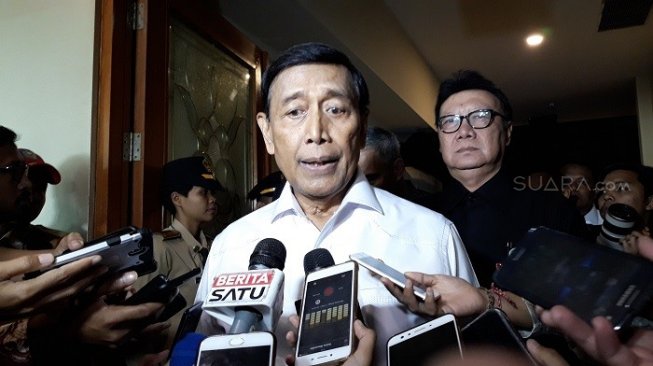 Blokir Kirim Gambar di WA-Medsos, Wiranto: Ini Upaya Amankan Negeri