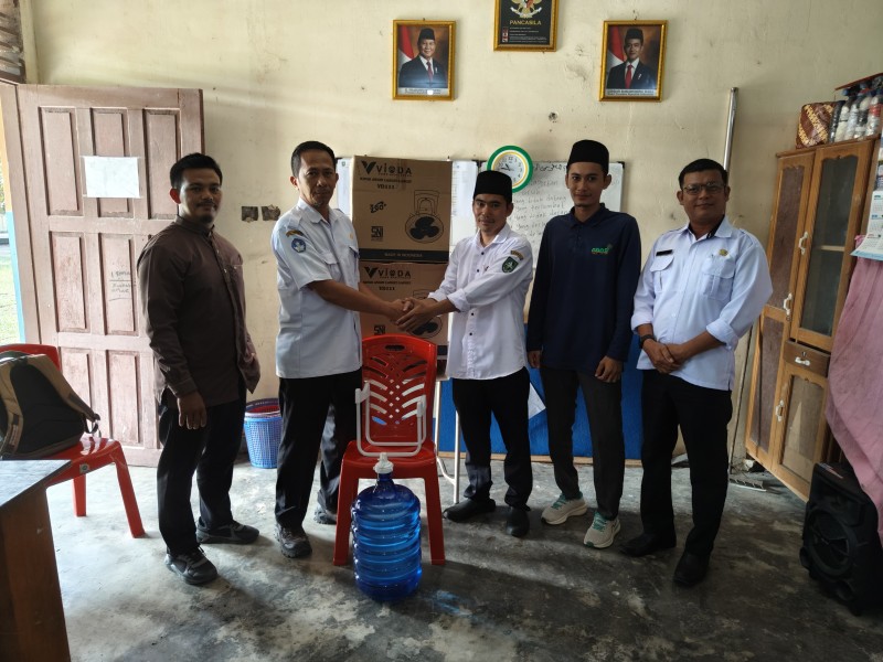 Bentuk Solidaritas, Masyarakat Tanjung Leban Serahkan Bantuan Untuk SMKN 1 Bandar Laksamana