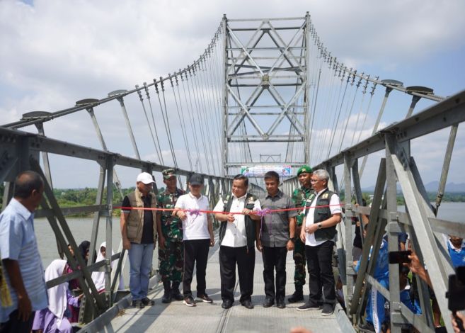 Puluhan Tahun Dinanti Masyarakat, Pj Gubri Resmikan Jembatan Gantung Sepungguk