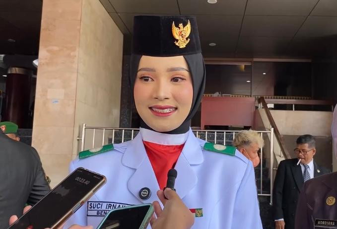 Paskibraka Riau Sukses Kibarkan Bendera, Ini Sosok Suci si Pembawa Baki