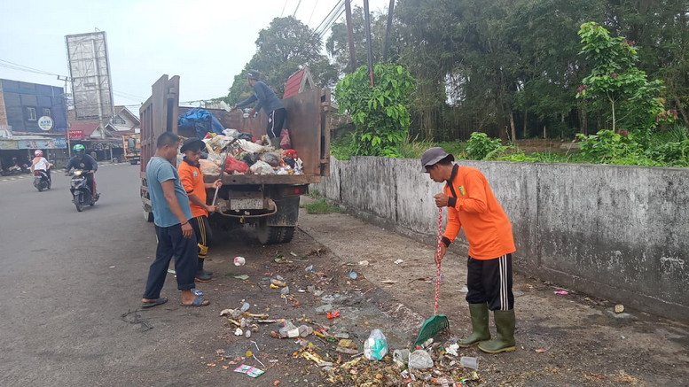 Seribu Ton Sampah Limbah Pacu Jalur Paksa DLH Berjibaku Membersikan