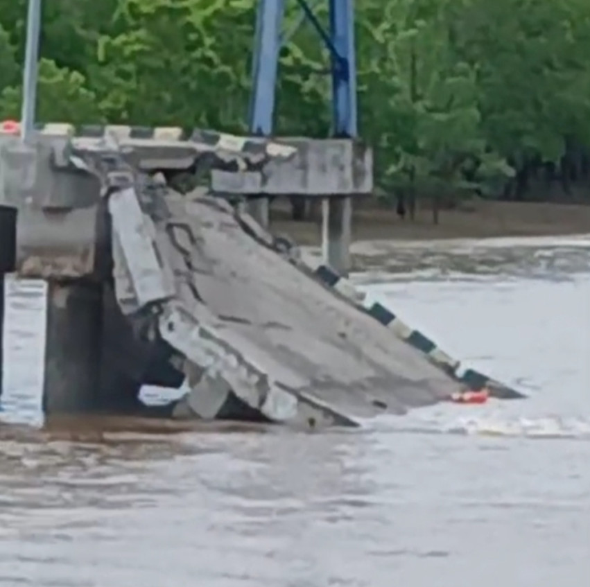 Dermaga Bongkar Muat di KITB Siak Roboh, Satu Mobil jadi Korban