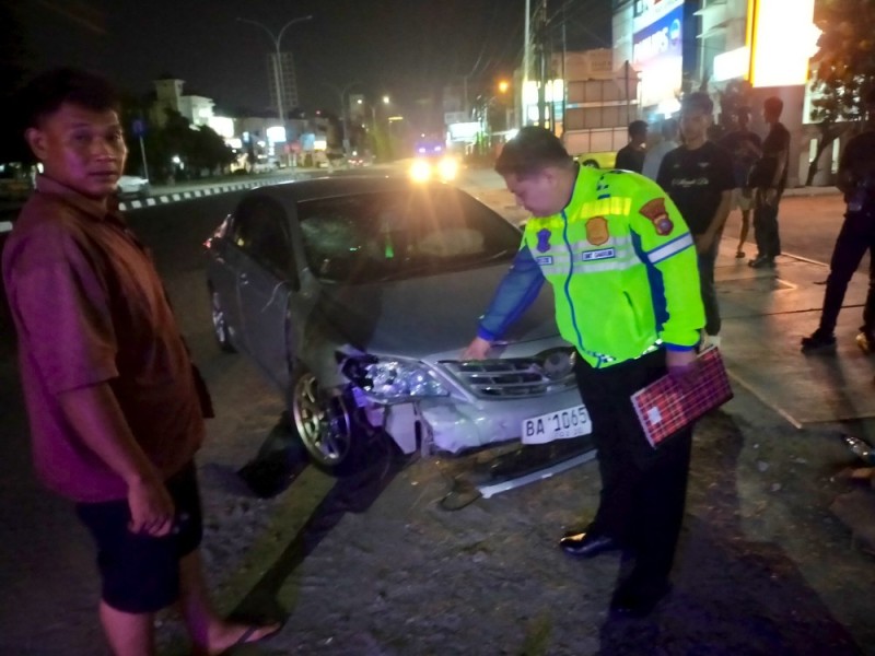 Balik Arah dengan Kecepatan Tinggi, Remaja di Pekanbaru Tabrak Mobil