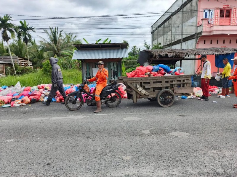 Mogok Kerja Karena Gaji Belum Dibayar, Sampah di Pekanbaru Tak Diangkut Selama Tiga Hari