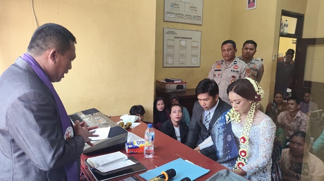 Cinta Tetap Bersatu di Balik Jeruji: Tahanan Polsek Pujud Resmi Menikah di Mapolsek