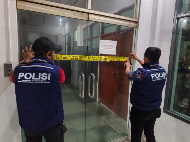 Usai Digeledah, Ruang Bagian Pembangunan Jalan dan Jembatan PUPR Rohil Disegel